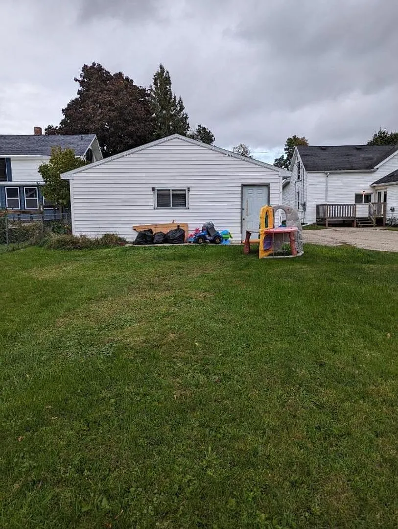 125 Colburn — Photo 2
