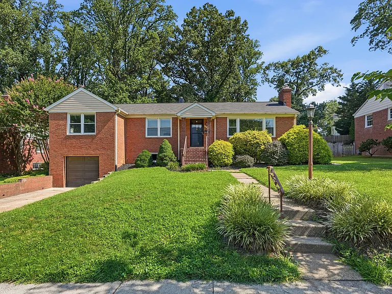 5223 Yorktown Blvd — Photo 1