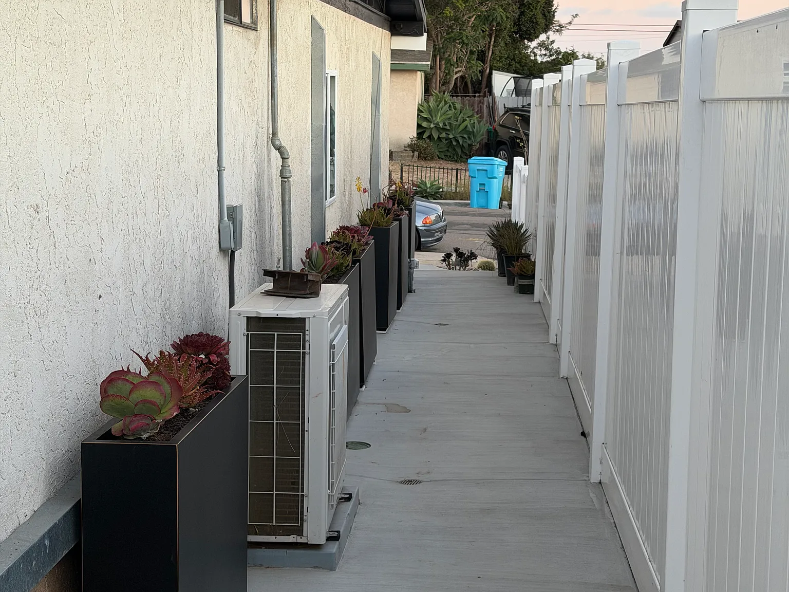 3 bed, 1100 sqft, $4,495 — Photo 3