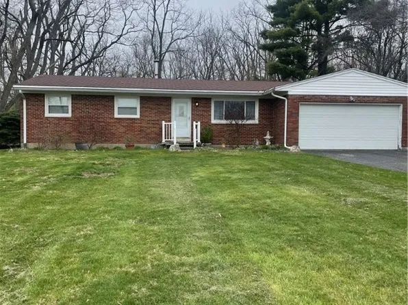 990 W Sparrow Rd, Springfield, OH 45502