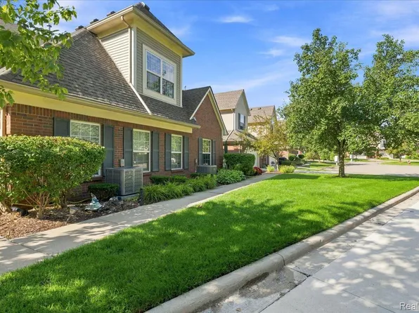 55415 Ambassador Ct, Shelby Township, MI 48316