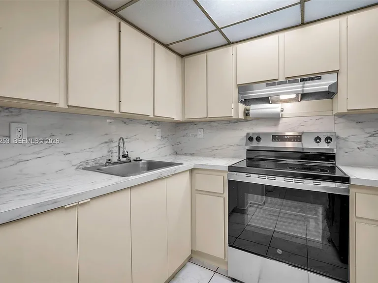 5249 NW 7th St #416 — Photo 5
