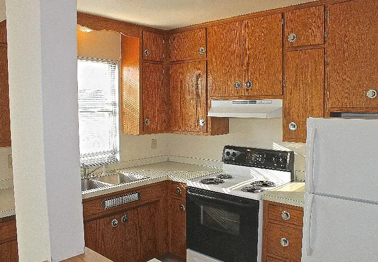 1398 Saint Paul Ave — Photo 7