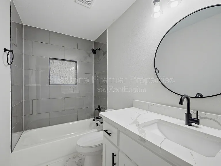931 W Collins St — Photo 15