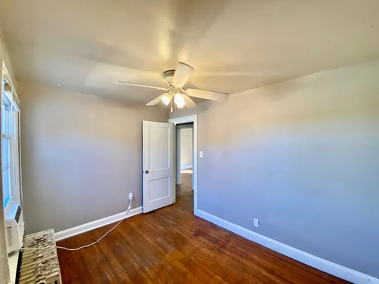 1025 Dana Ave Apts — Photo 16