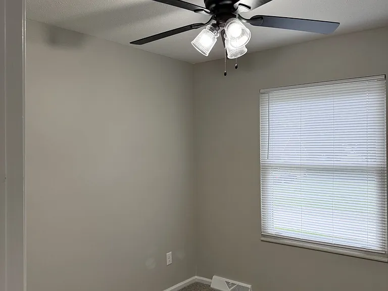 Crestview Dr — Photo 6