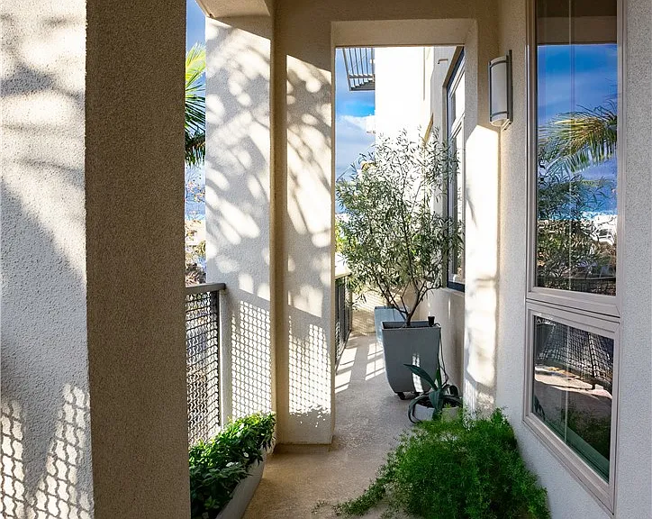 71 Vantis Dr — Photo 26