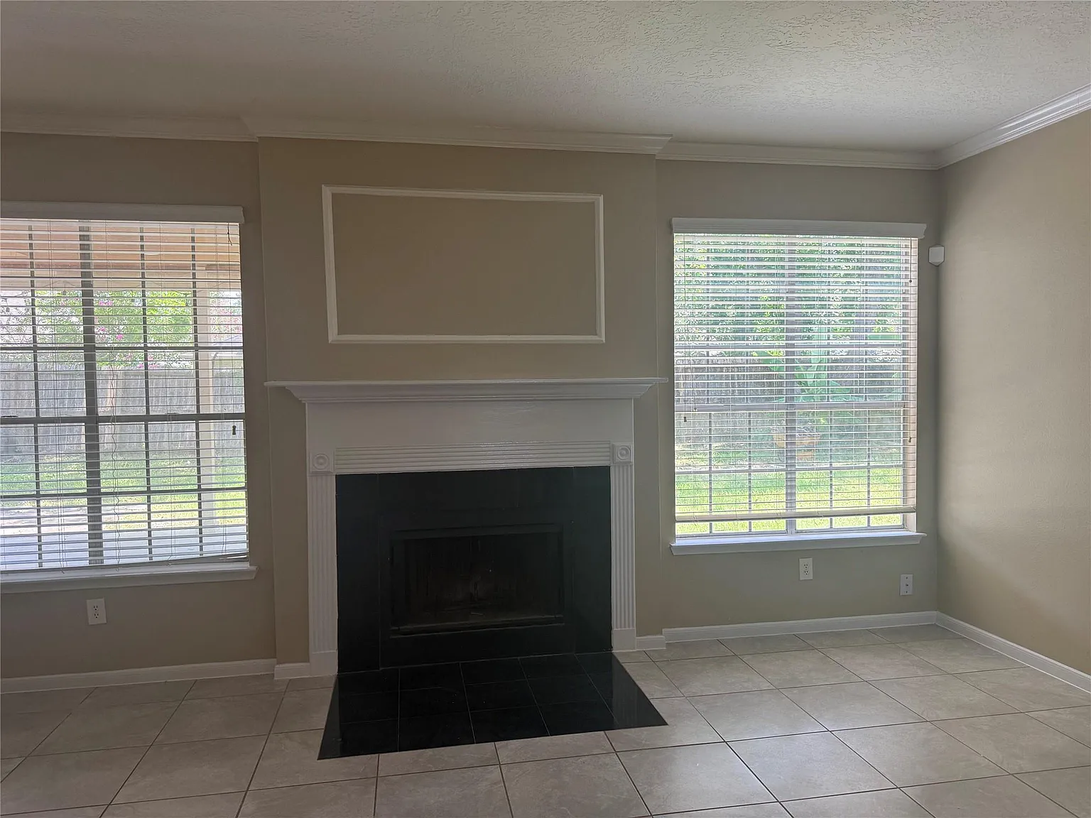 4 bed, 2.5 bath, 2166 sqft, $2,600 — Photo 3