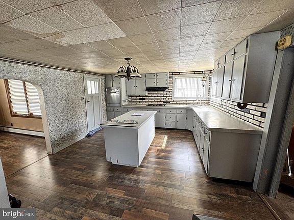 4th image of 12 Maclay St
