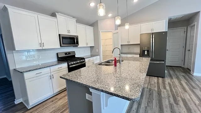 228 Patriot Dr — Photo 20