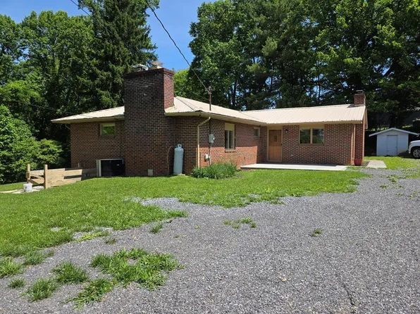 243 Southview St, Pounding Mill, VA 24637