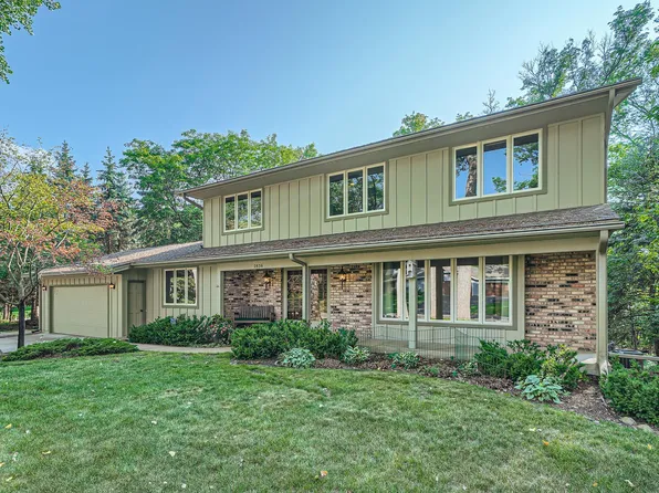 2836 Mayfield Rd, Wayzata, MN 55391