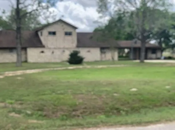 1069 Hill Rd, Victoria, TX 77905
