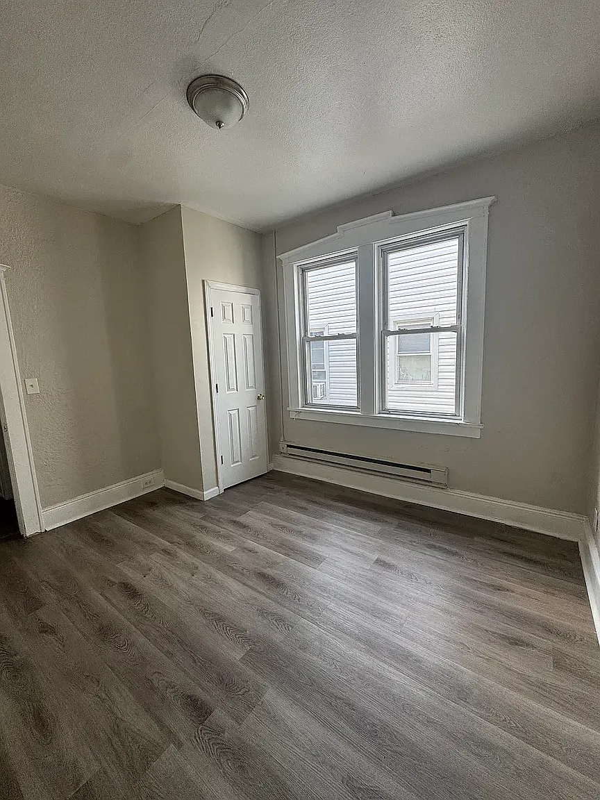 2 bed, 800 sqft, $1,994 — Photo 3