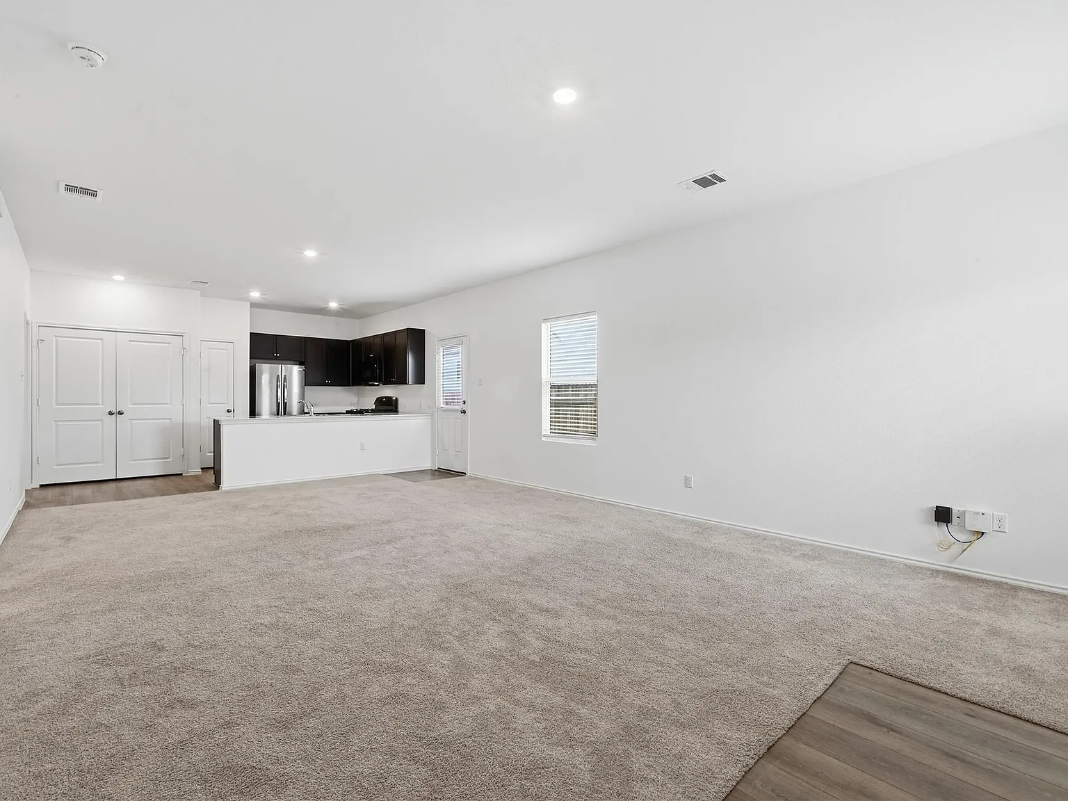 3 bed, 2.0 bath, 1276 sqft, $1,550 — Photo 4