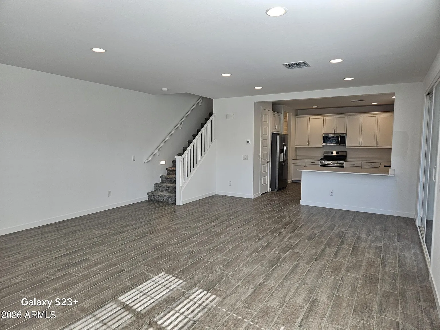 4 bed, 3.5 bath, 2028 sqft, $2,700 — Photo 4