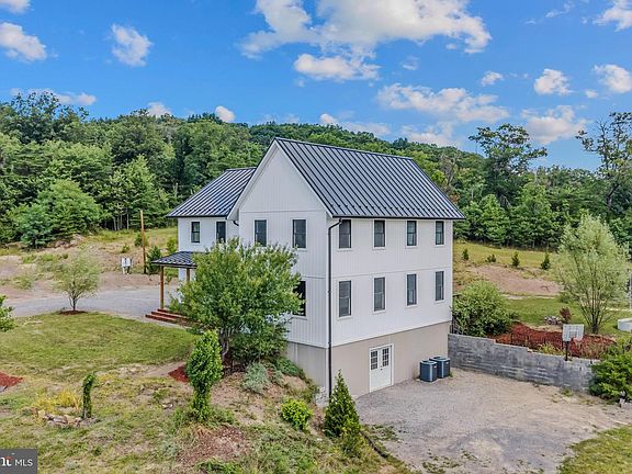 4th image of 1089 Waugh Rd