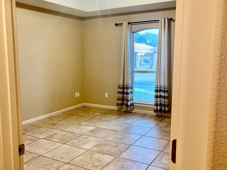 1620 Cardinal Ave — Photo 3