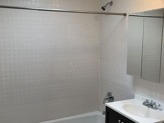 4th image of 2227 27th St #2
