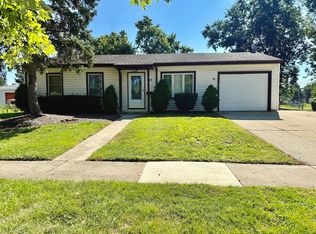 707 Sunset Cir, Streamwood, IL 60107