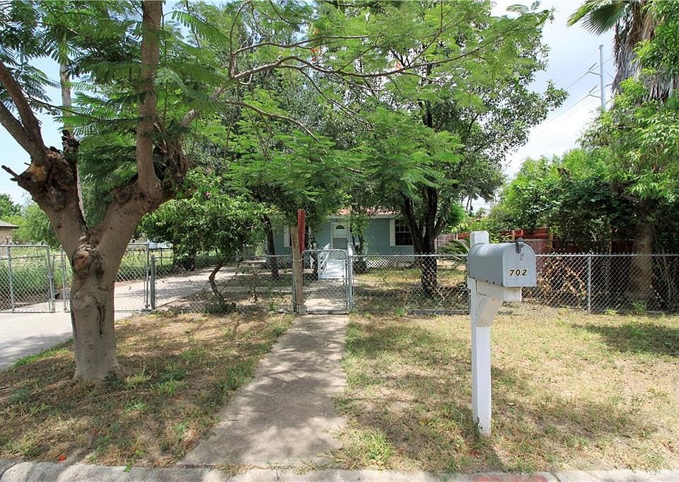 1st image of 702 Leal St