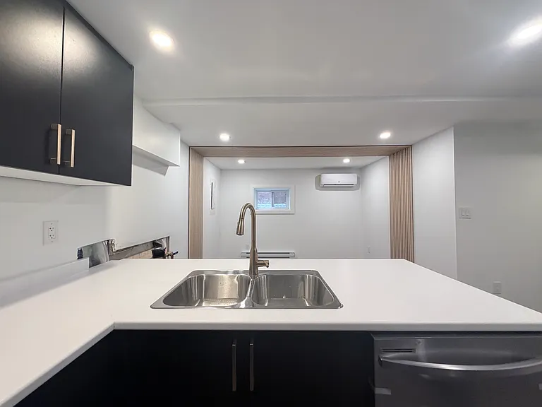 184 Ottawa St S #BASEMENT — Photo 8