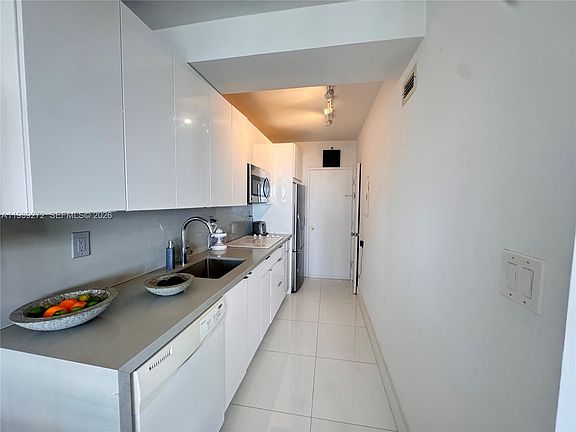 5th image of 100 Lincoln Rd #1230