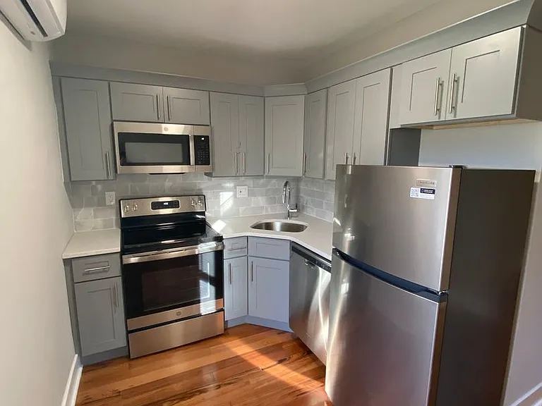 310 Dickinson St — Photo 1