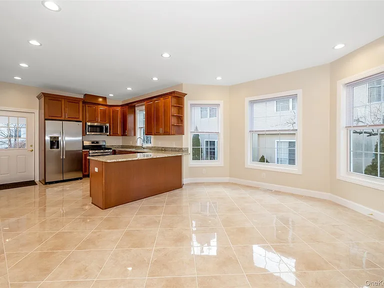 16 Grand Blvd — Photo 9