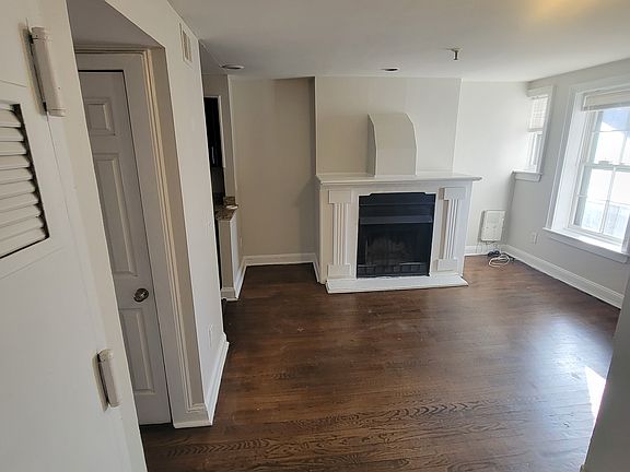 4th image of 153 Wayne St APT 3