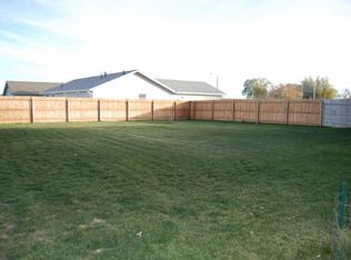 1653 Sage St, Newcastle, WY 82701