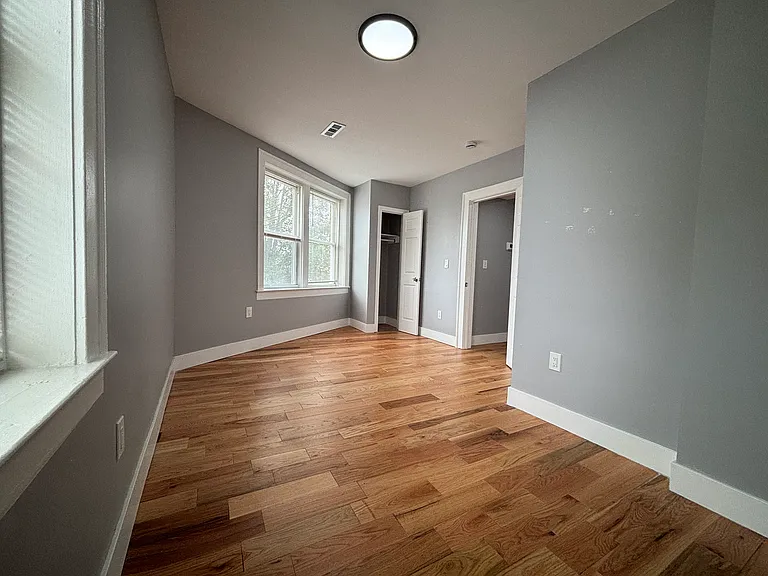 70A201 Circular Ave — Photo 6
