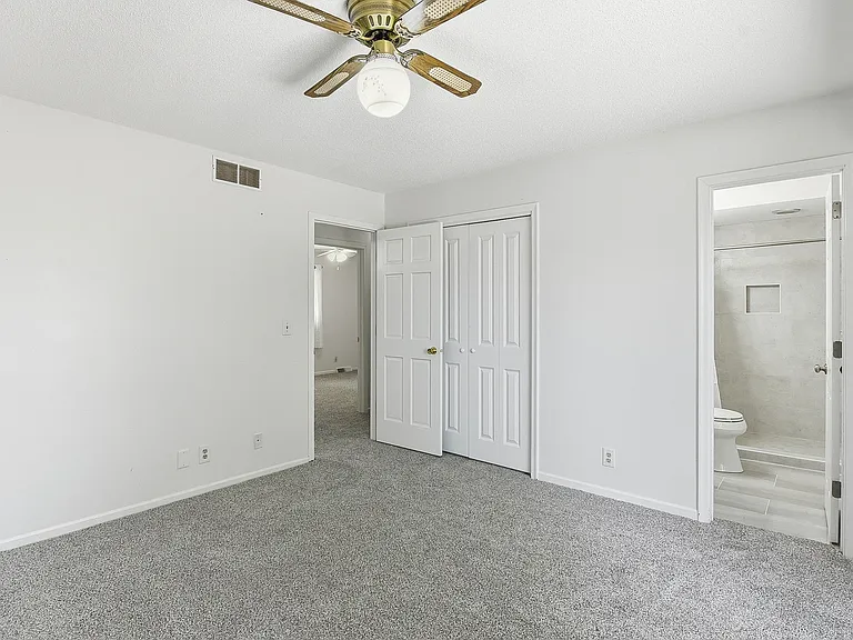 2217 S 164th Cir — Photo 24