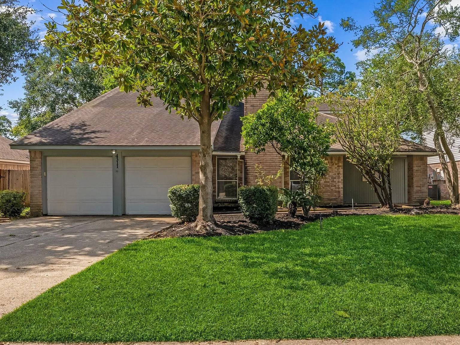 4 bed, 2.5 bath, 2000 sqft, $1,995 — Photo 1