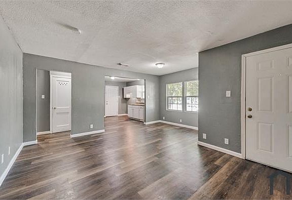 4th image of 902 Forrestal Dr #0