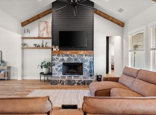 8221 David Ln, Midlothian, TX 76065