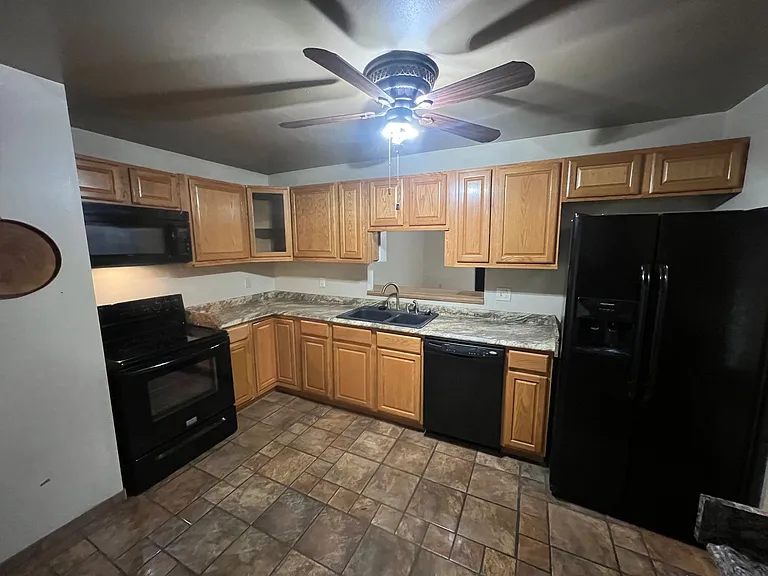 8978 Gardengate Dr — Photo 3