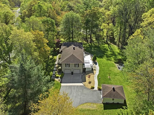 4465 Camelot Dr, Pomfret, MD 20675