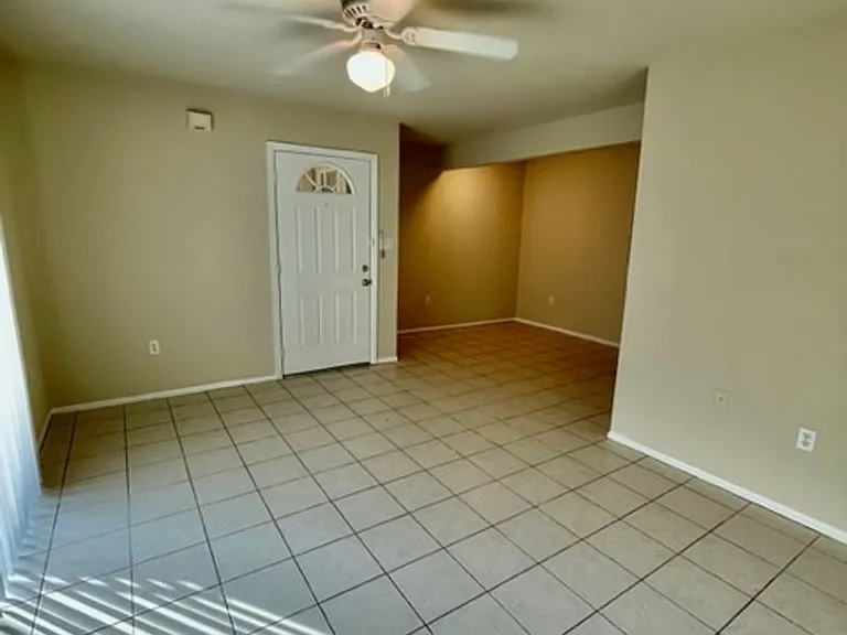 1500 Lake Shore Dr #211 — Photo 3