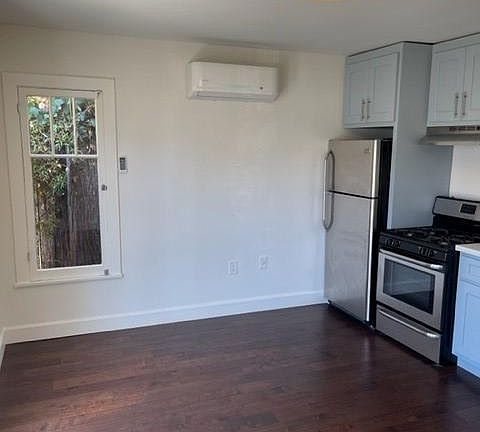 5th image of 964 Edgecliffe Dr #964