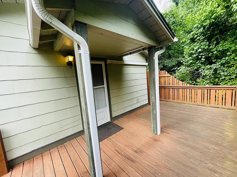110 School Rd E — Photo 8