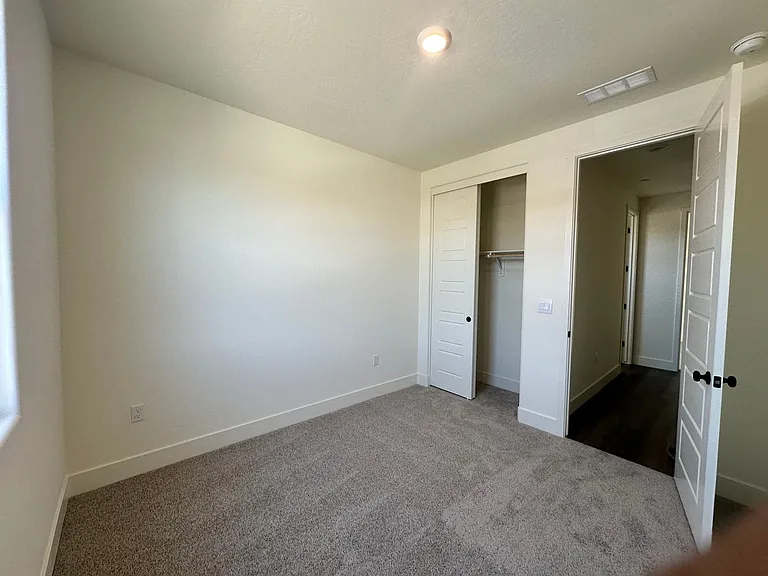 3949 W Sunnyview Ave — Photo 6