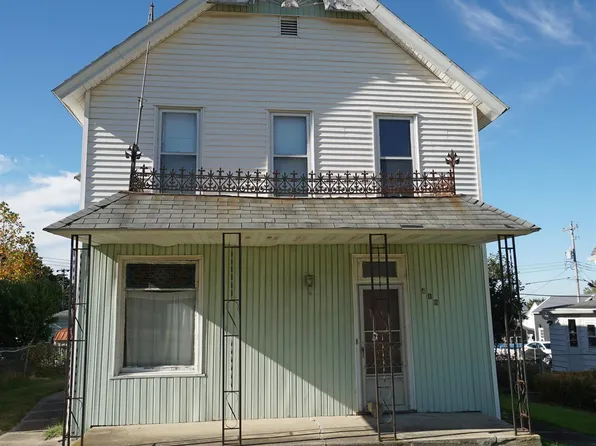 418 S Main St, Elizabeth, IL 61028