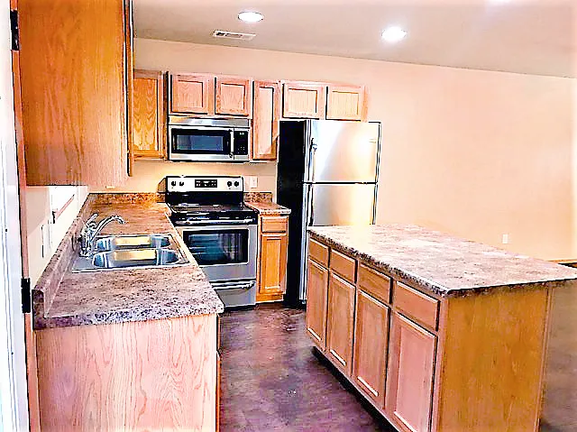 213 S Rolling Woods Way — Photo 3