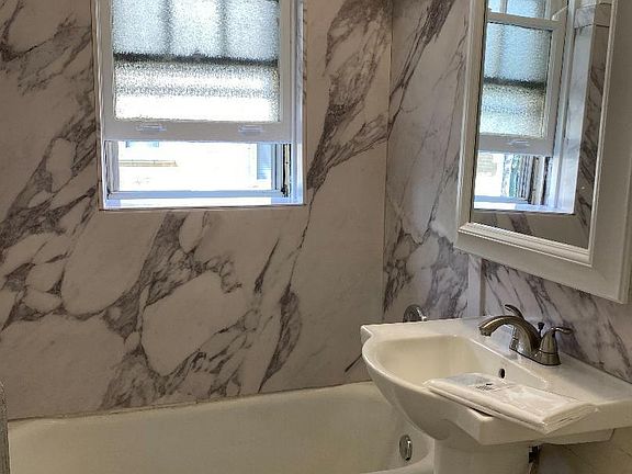 5th image of 4531 N Paulina St #1A