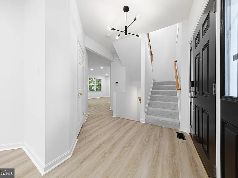2032 S Langley St — Photo 8