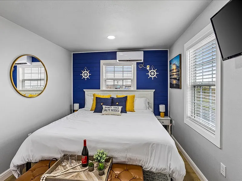 2 bed, 600 sqft, $3,300 — Photo 3