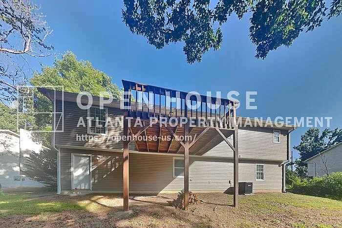 1395 Chalet Cir — Photo 18