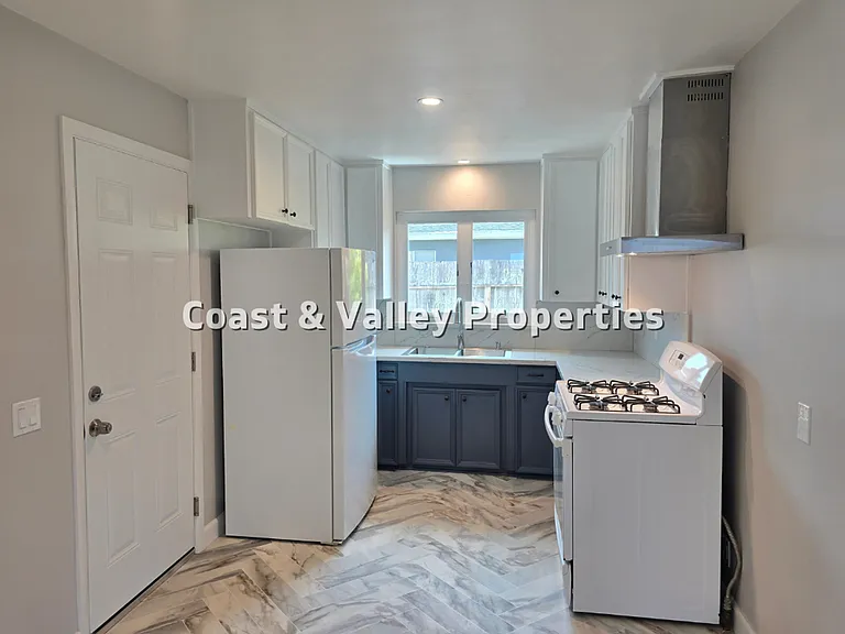 1117 Surf Ave — Photo 7