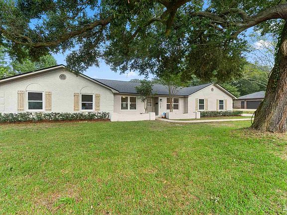 2nd image of 3284 Bayou Blvd